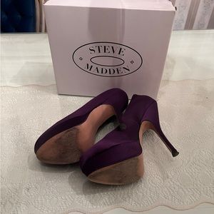 Platform purple satin heel